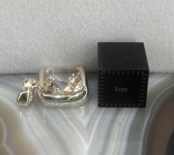 Pendentif en Morganite