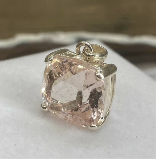 Pendentif en Morganite