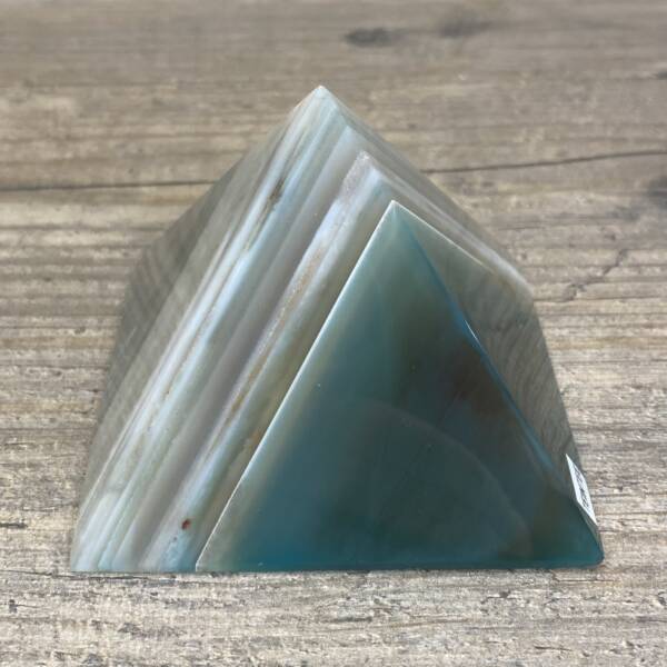 Pyramide en Agate teintée