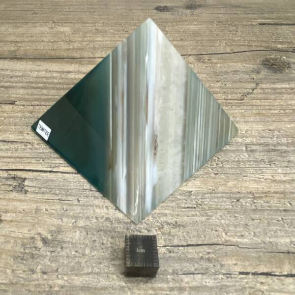 Pyramide en Agate teintée