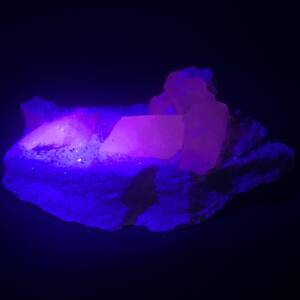 Calcite fluorescente et Pyrite