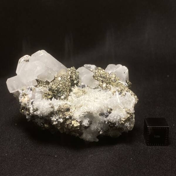 Calcite "fluo", Sphalérite, Quartz et Pyrite