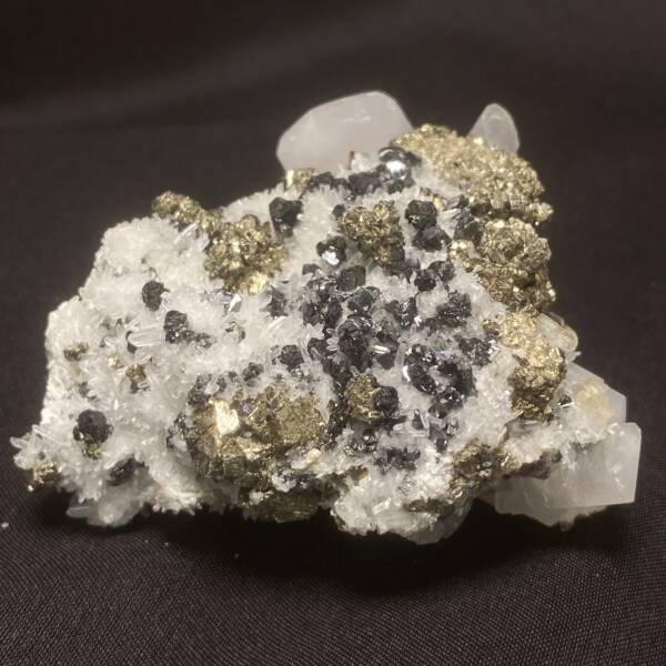 Calcite "fluo", Sphalérite, Quartz et Pyrite