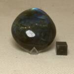 Galet en Labradorite