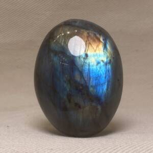 Galet en Labradorite