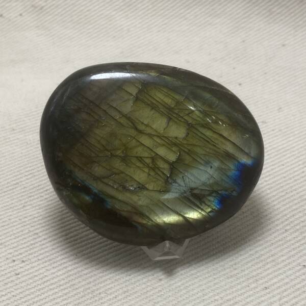Galet en Labradorite