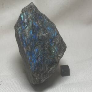 Labradorite brute