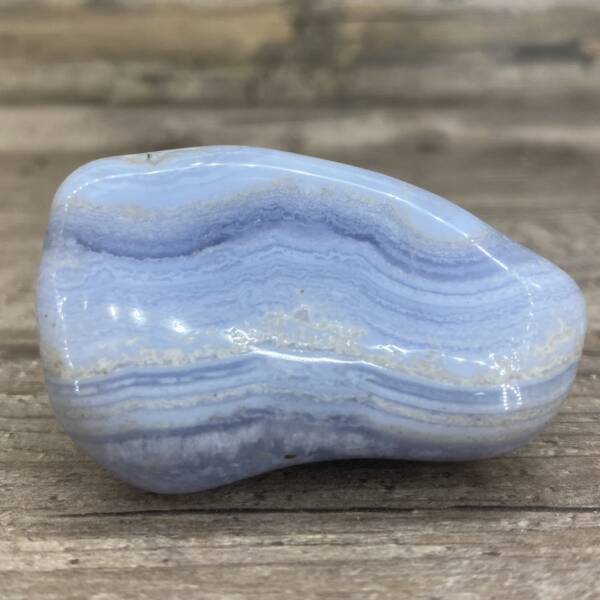 Calcédoine bleue polie