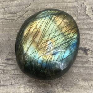 Galet en Labradorite