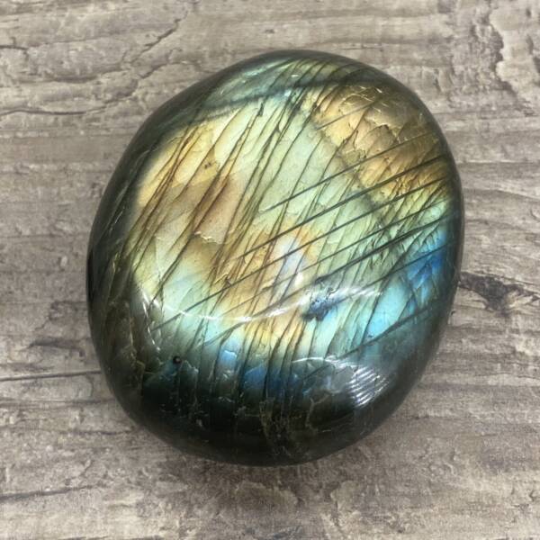 Galet en Labradorite