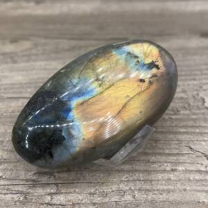Galet en Labradorite
