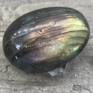 Galet en Labradorite