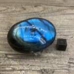 Galet en Labradorite