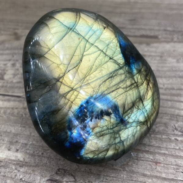 Galet en Labradorite