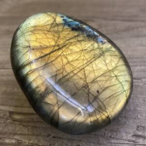 Galet en Labradorite