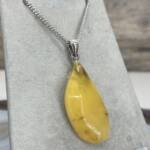 Pendentif en ambre