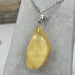 Pendentif en ambre