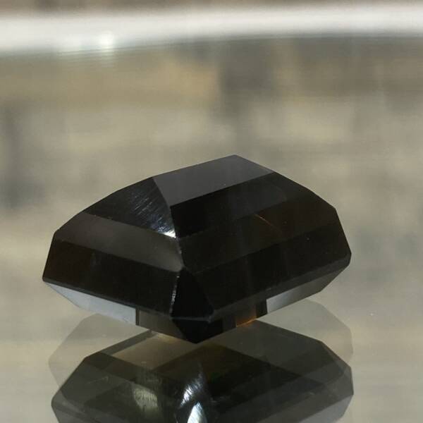 Quartz fumé taillé