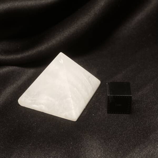 Pyramide Manganocalcite