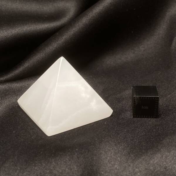 Pyramide Manganocalcite