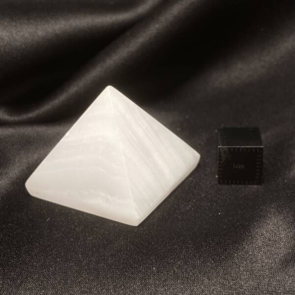 Pyramide Manganocalcite