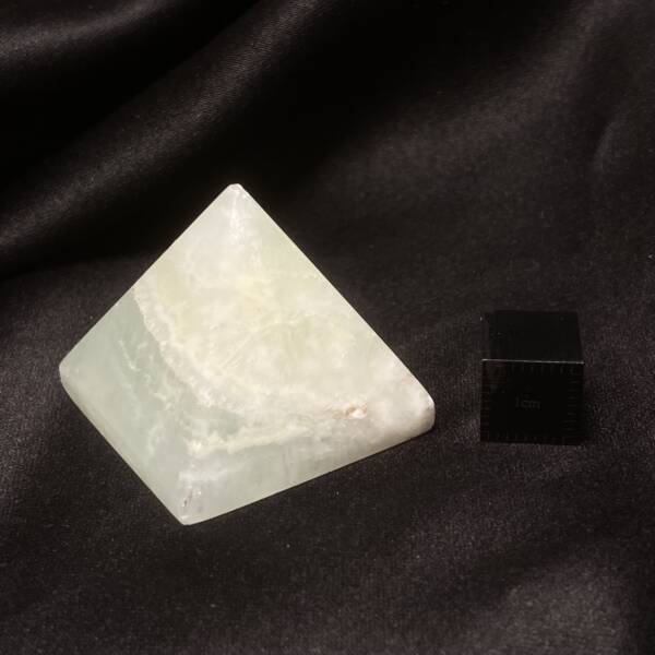 Pyramide Calcite