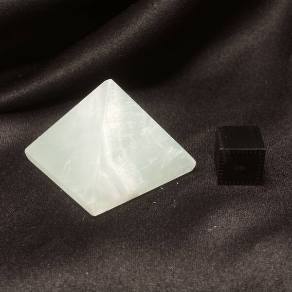 Pyramide Calcite