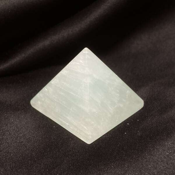 Pyramide Calcite