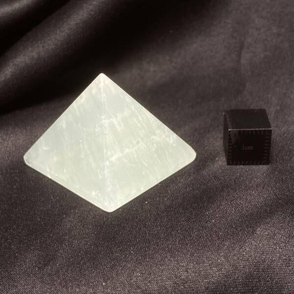 Pyramide Calcite