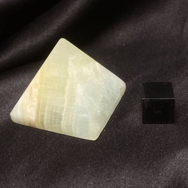 Pyramide Calcite