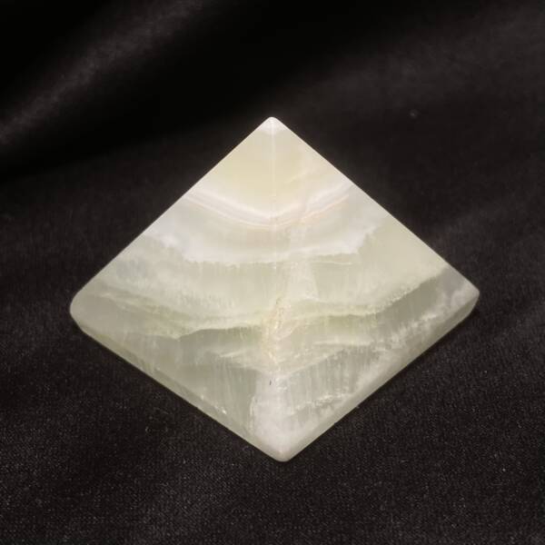 Pyramide en Calcite