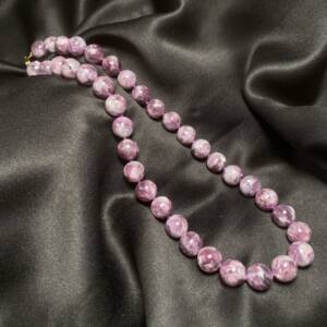 Collier en Lépidolite