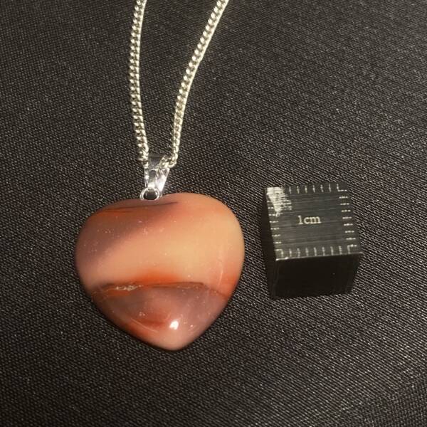 Pendentif en forme de cœur en Jaspe Mookaite
