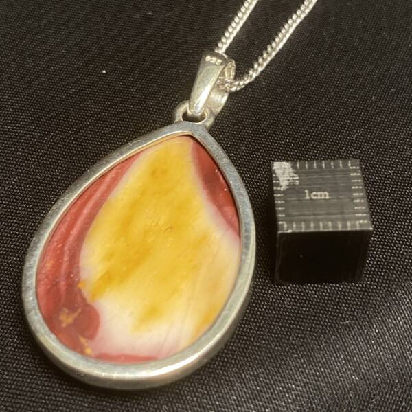 Pendentif en Jaspe Mookaite