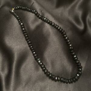 Collier Spinelle noir