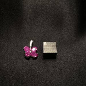 Pendentif Fleur Rubis