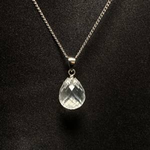 Pendentif en Cristal de Roche facetté