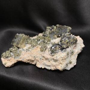 Pyrite, Rhodonite et Chalcopyrite