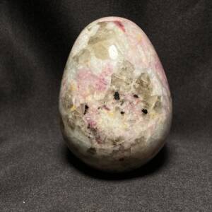 Œuf en Tourmaline avec Quartz et Albite